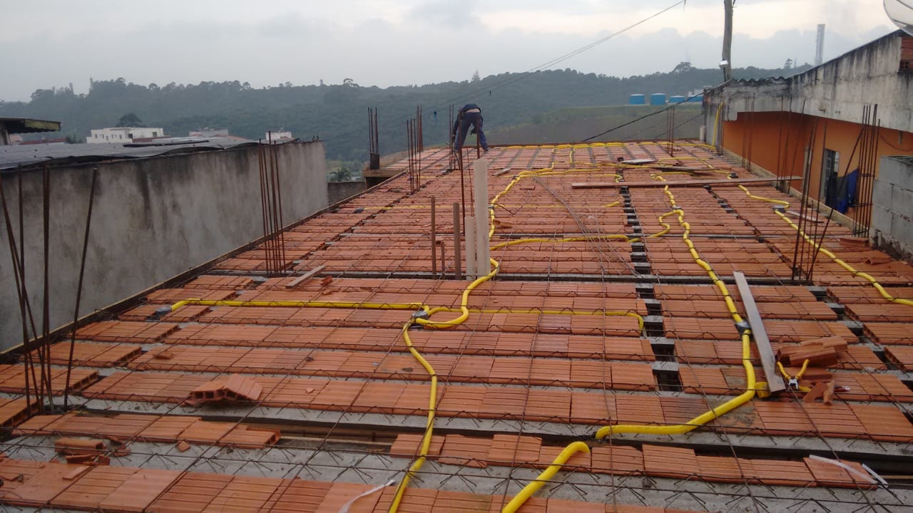 Execução da infraestrutura elétrica em sobrado residencial em Taboão da Serra, SP